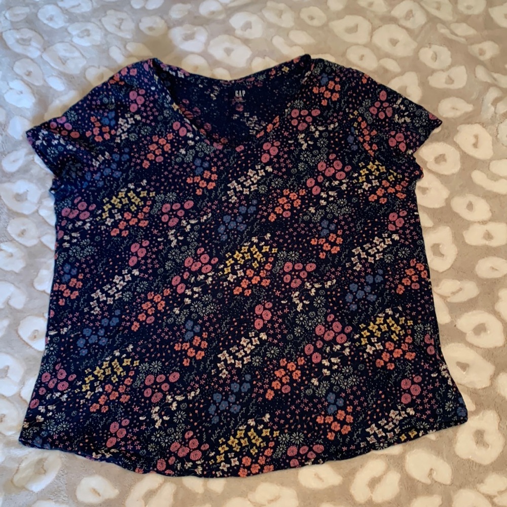 Short sleeve v neck gap XXL shirt